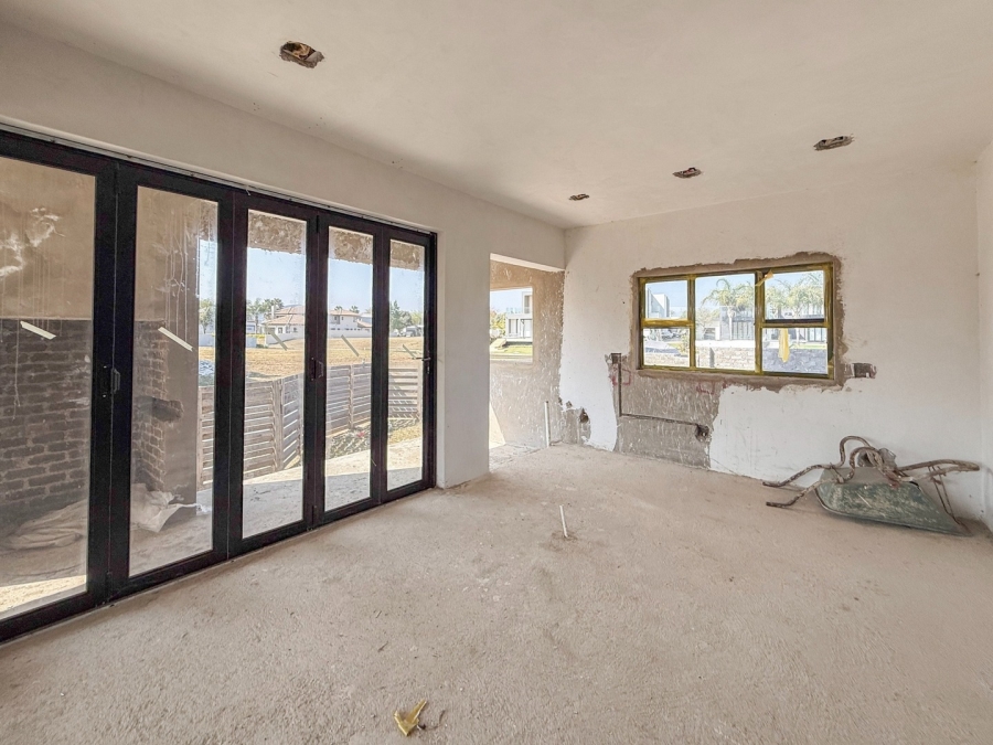 4 Bedroom Property for Sale in The Islands Estates North West